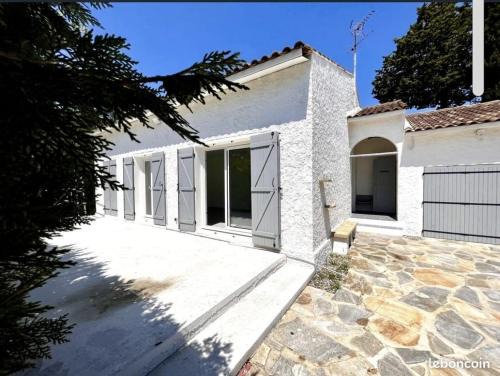 Berre-l'Etang House | L'étang au soleil