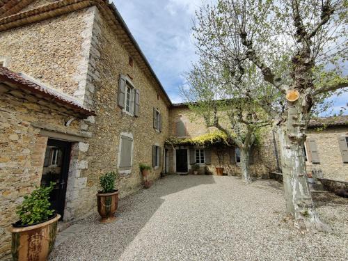 Boisset-et-Gaujac Bed & Breakfast | L'étoffe, charmante chambre au Mas des Roses