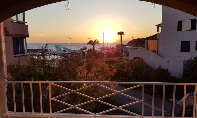 Six-Fours-les-Plages Apartment | L'Abri cotier exceptional sea view