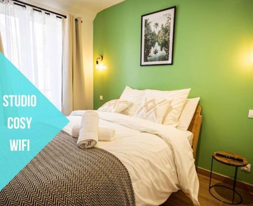 Saint-Quentin Apartment | L'Albatros 002 - Hypercentre * Cosy * Wifi