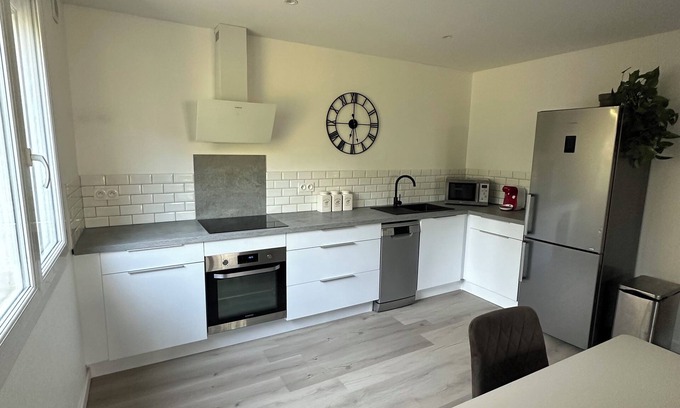 Vedene Apartment | L Amistouso