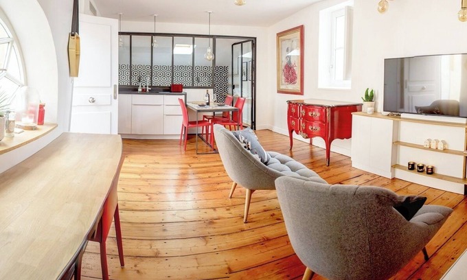 Bordeaux Golden Triangle Apartment | L'appartement de Margot luxurious renovated apartment with air conditioning