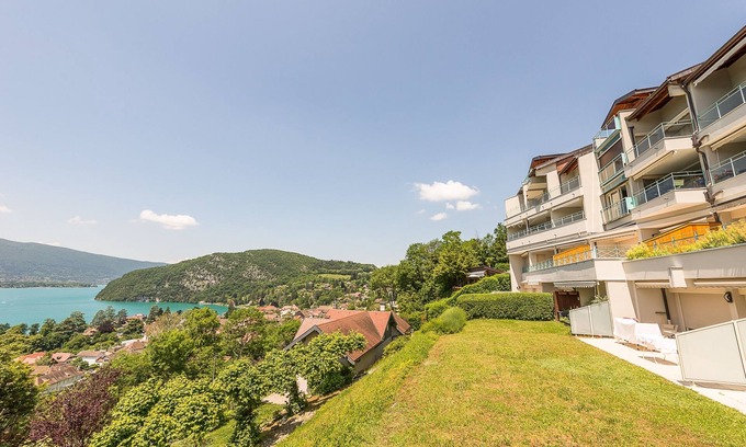 Talloires-Montmin Apartment | L'Arcadia Panoramique - Terrasse Vue Lac et Piscine