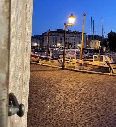 Martigues Apartment | L Atelier, studio au petit port de Martigues