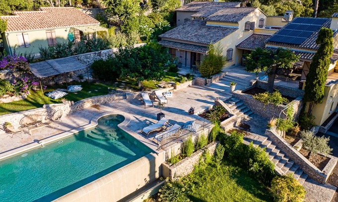 Quartier des Espesses House | L'Encantada, charming property in Nîmes with swimming pool and green spaces