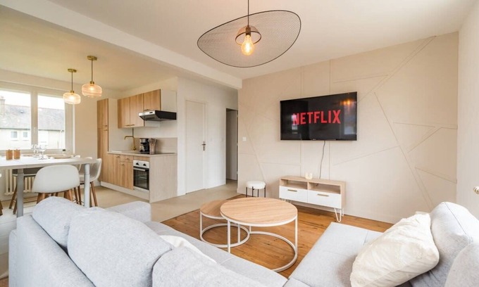 Guingamp House | "L’Entre Nous" : Billard & confort à Guingamp