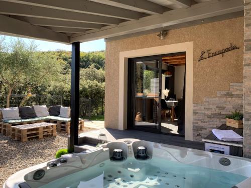 Laval-Pradel House | L'escapade - Chambre d'hôtes de charme avec Spa et piscine en Cévennes
