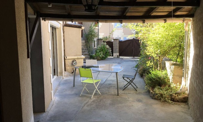 La Roche-Posay House | L'évidence * Atypical house of 60m² with private interior courtyard