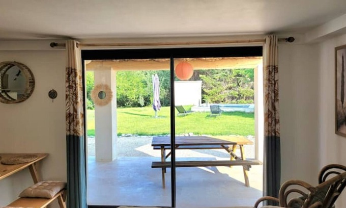 Baron Apartment | L'hacienda de Baron : Gîte Avec Jardin et Piscine