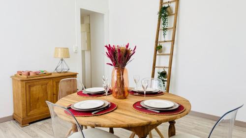 Sainte-Savine Apartment | L'Instant Bohème - Parking - Proche gare & Wifi