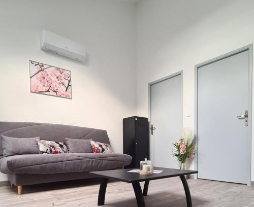 Loyettes Apartment | L'Oasis Fleurie