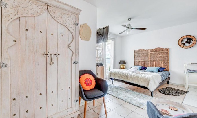 Fontaine-Bayonne-Cartoucherie Apartment | L Oasis studio proche hôpital et aéroport Piscine Parking &Netflix