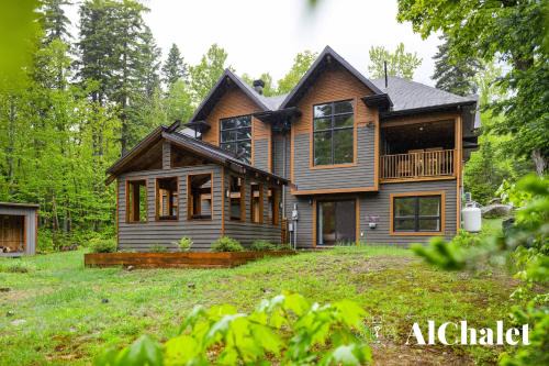 Petite-Riviere-Saint-Francois Ski Chalet | L'ours et le Renard- Chalet familial et Spa