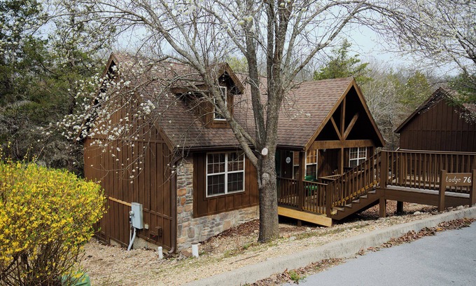 Reeds Spring Cabin | L076, 2Br, 2ba Fox Hollow Cabin