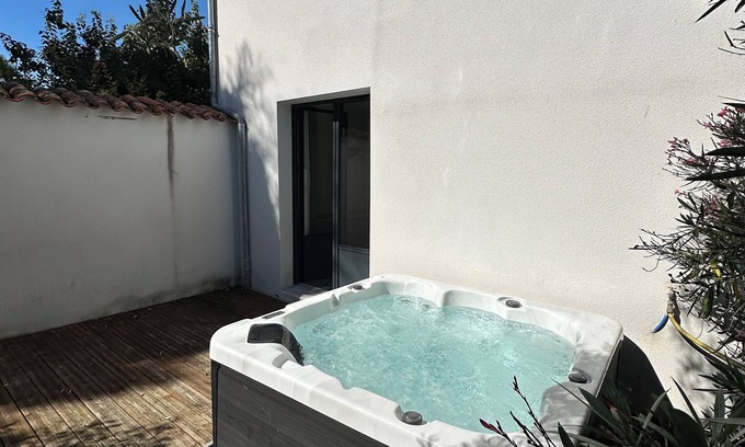 Aigrefeuille-d'Aunis House | La Bâtisse Chalou, 15 Minutes de La Rochelle