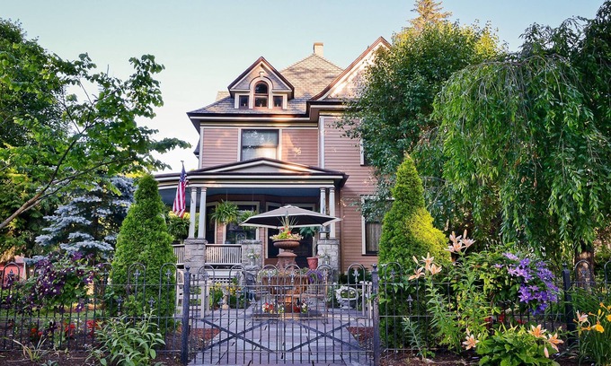 Wellsboro House | La Belle Auberge