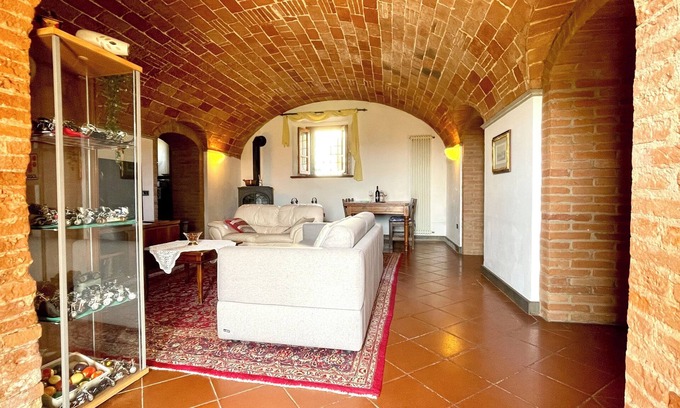 Montelupo Fiorentino Apartment | La Brucina - Holiday apartment 2 shared with pools