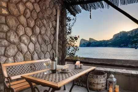 Marina del Cantone House | La Cabane Bleau The perfect beachfront apartment