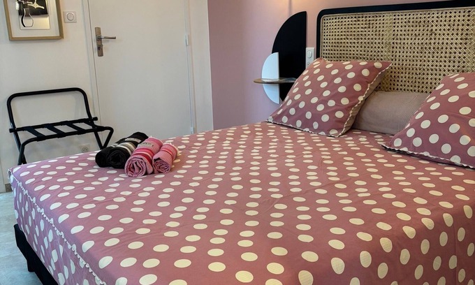 Aigues-Mortes Bed & Breakfast | La CAMARGUAISE Room Breakfast included. SOL en CIEL house.