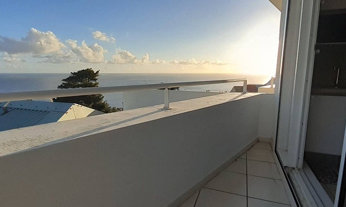 Case-Pilote Apartment | La Capresse à Case Pilote Studio Saphir, Vue Imprenable sur la Côte Caraïbes
