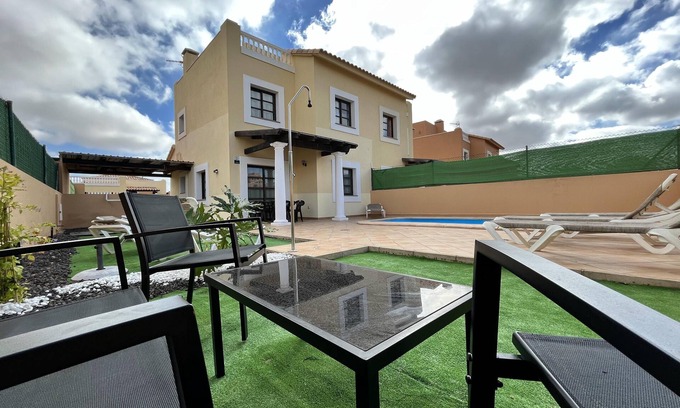 Geafond House | La Casa Amarilla - Mirador Lobos Golf