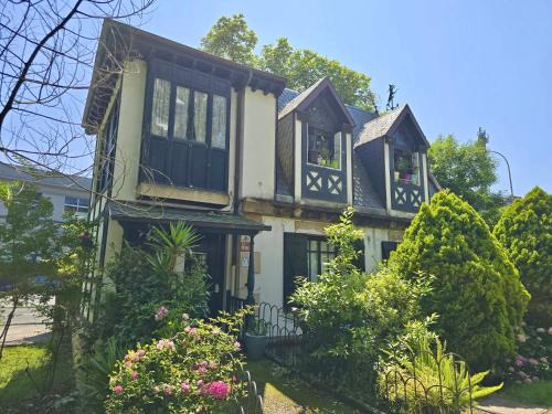 San Sebastian Apartment | La Casa de la Brujita with AC License ESS02999