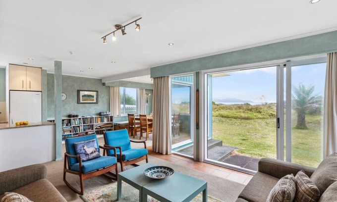 Waikanae House | La Casa de la Playa - Beachfront Waikanae Home
