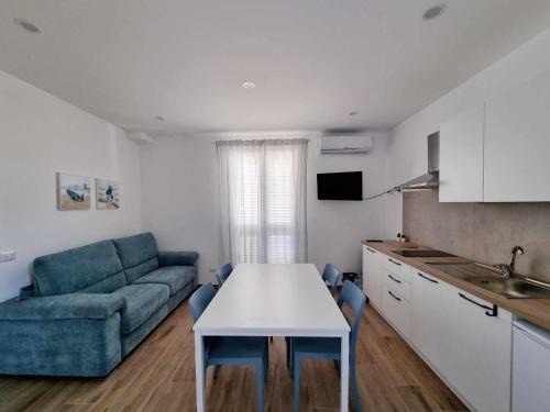 Tre Fontane House | La casa di Enzo 30 mt dal mare