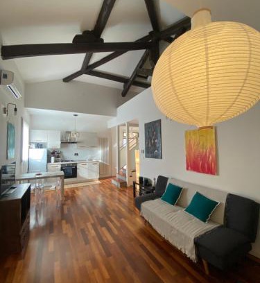 Province of Bologna Apartment | La Casa di Giulia, spazioso loft su due livelli a 10 minuti di macchina dal centro