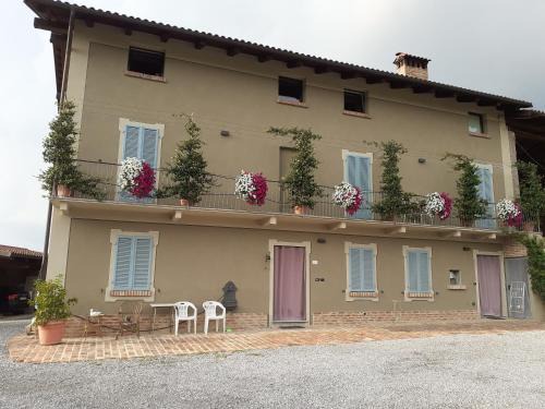 La Morra Apartment | La Casa di Roby-1 appartamento la morra con piscina