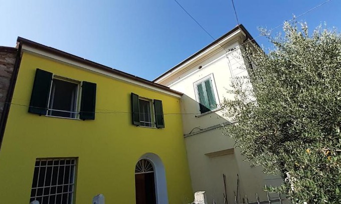 Vecchiano House | La casa gialla del Ristoro Agricolo Vecchiano