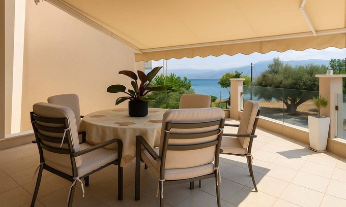 Marathias House | La Casa Rosa Seaside Getaway