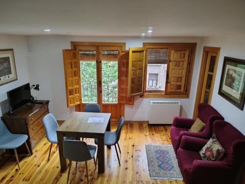 Old Town Apartment | La casa sobre el rÍo