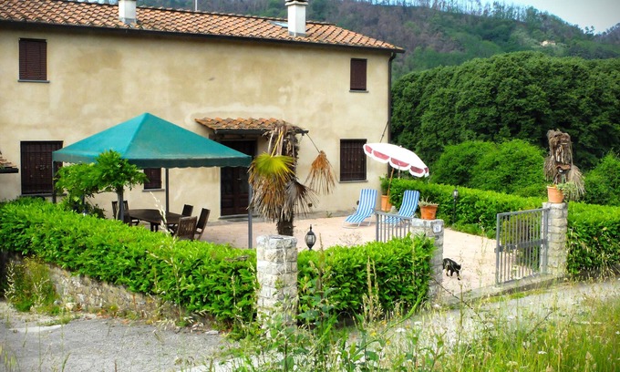Camaiore House | La Cheta - House in the hills with garden, between Lucca and the beaches of Viareggio
