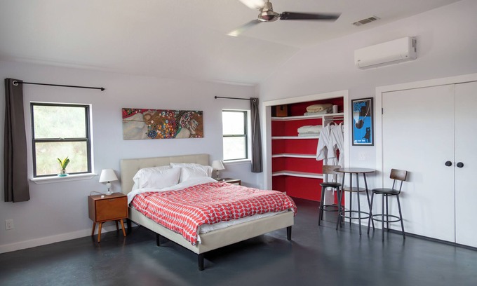 Alpine Apartment | La Cochera Private Apartment - No Cleaning Fee