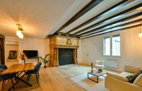 Bourges Apartment | La Dame Blanche - Appartement hypercentre historique - Parking privé