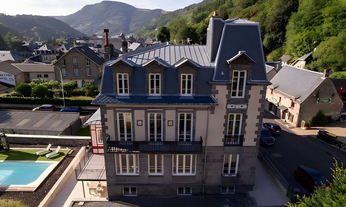 Mont-Dore House | La Demeure Du Tabellion with Mountain View, Balcony and Wi-Fi