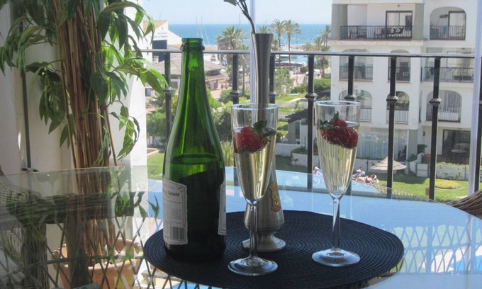 Manilva Apartment | La Duquesa Marina apartment 1035nLuxurious front line Beach Apt