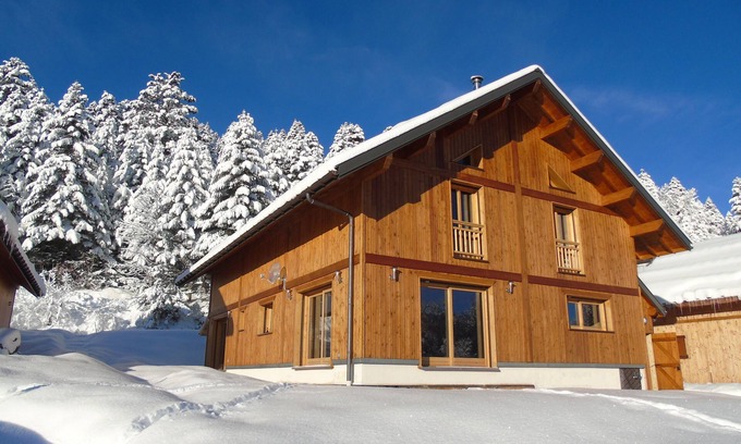 La Feclaz Apartment | LA FECLAZ Apt in chalet, ski in ski out.