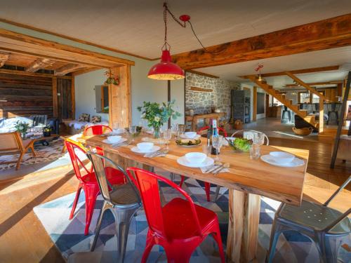 Mieussy Ski Chalet | La Ferme des Artistes - OVO Network