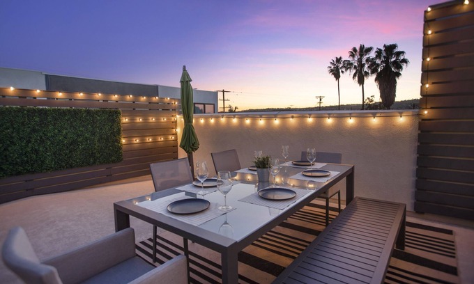 Central San Pedro House | LA Harbor View + Free Tesla Charger + Rooftop Deck