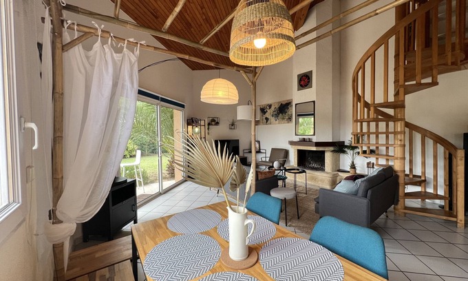 Frouzins Ski Chalet | La Joviale, pretty house with swimming pool & garden