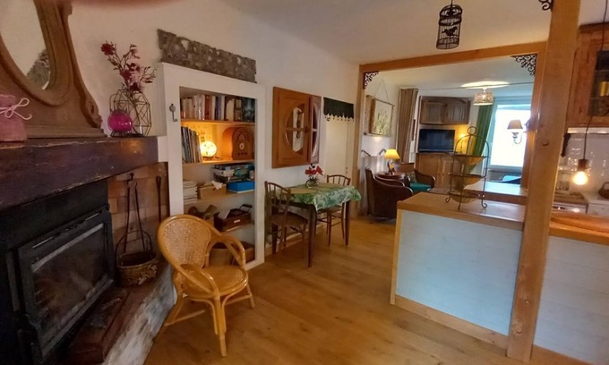 Le Vigan Apartment | "La Libellule", Toute Équipée ,jardin ,vue ,piscine ,télé, Wifi ,parking Privé