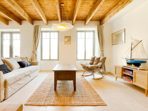 Saint-Georges-de-Grehaigne House | La Maison de Léon