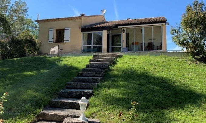 Fontaine-de-Vaucluse House | La maison d'Emilie - 3 bedroom house with private riverside