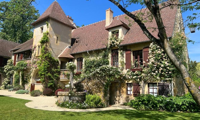 Apremont-sur-Allier House | La maison de la tour