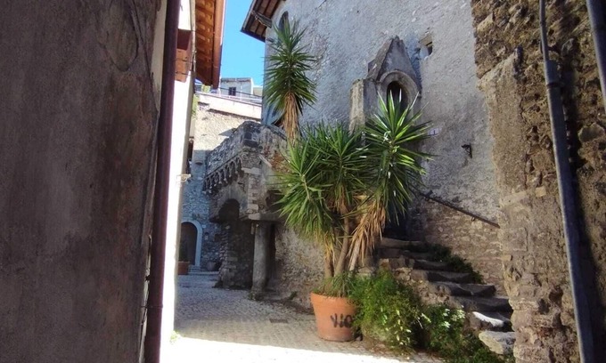 Tivoli House | La Mensa Ponderaria
