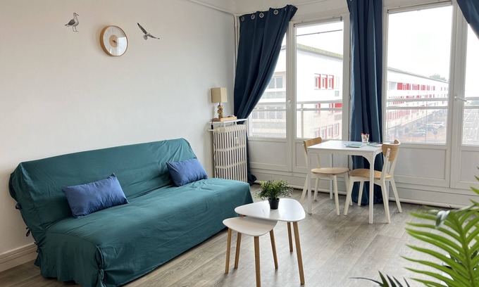 Calais City Center Apartment | La Mouette appartement vue sur le port