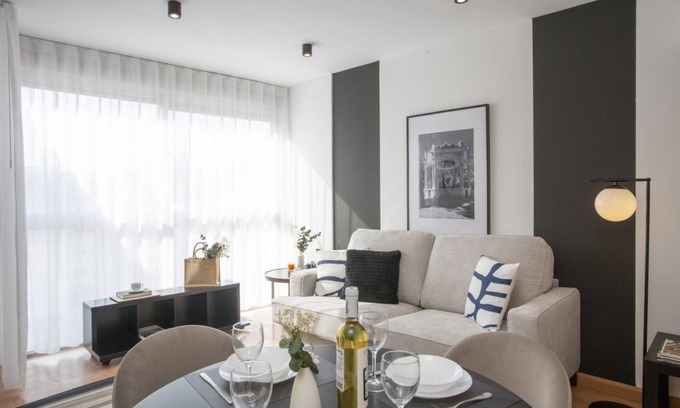 Castello de la Plana Apartment | La Pergola 3E - Twin Studio Interior