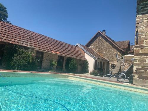 Saint-Yrieix-la-Perche Villa | La Petite Ecurie